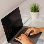 Где находится официальный сайт Suno AI и как им пользоваться на телефоне для андроид