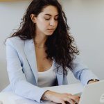 Топ 10 песен созданных с помощью Suno AI в 2025 году для YouTube
