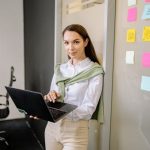 Обзор нейросети Suno: создание песен с помощью искусственного интеллекта на телефоне с созданием обложек