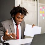 Музыкальная нейросеть Suno для сочинения песен онлайн
