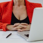 Где скачать песни созданные в Suno AI для айфона