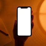 Использование Suno AI на компьютере и телефоне для генерации вокала без подписки