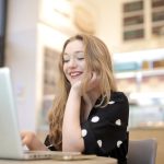 Где находится официальный сайт Suno AI и как им пользоваться на телефоне для андроид