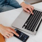 Где скачать песни созданные в Suno AI для айфона